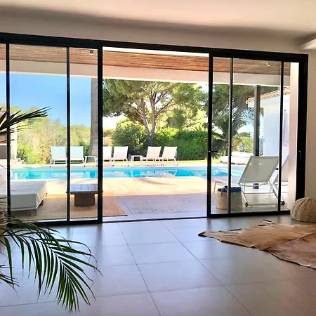 Villa Moderna En *