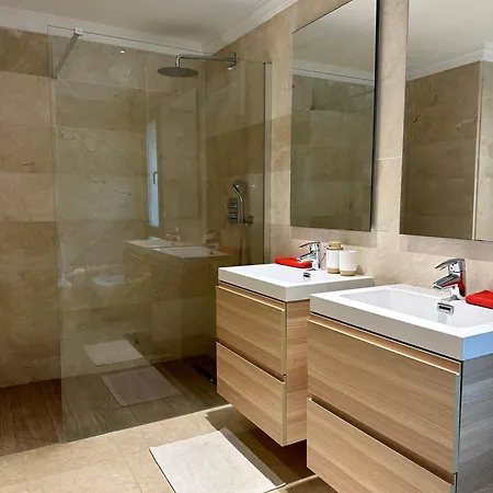 Moderna En Villa
